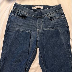 Levi’s Signature Shaping jeans